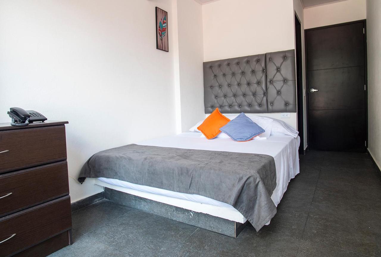 Hotel Grand H&R Villeta Extérieur photo