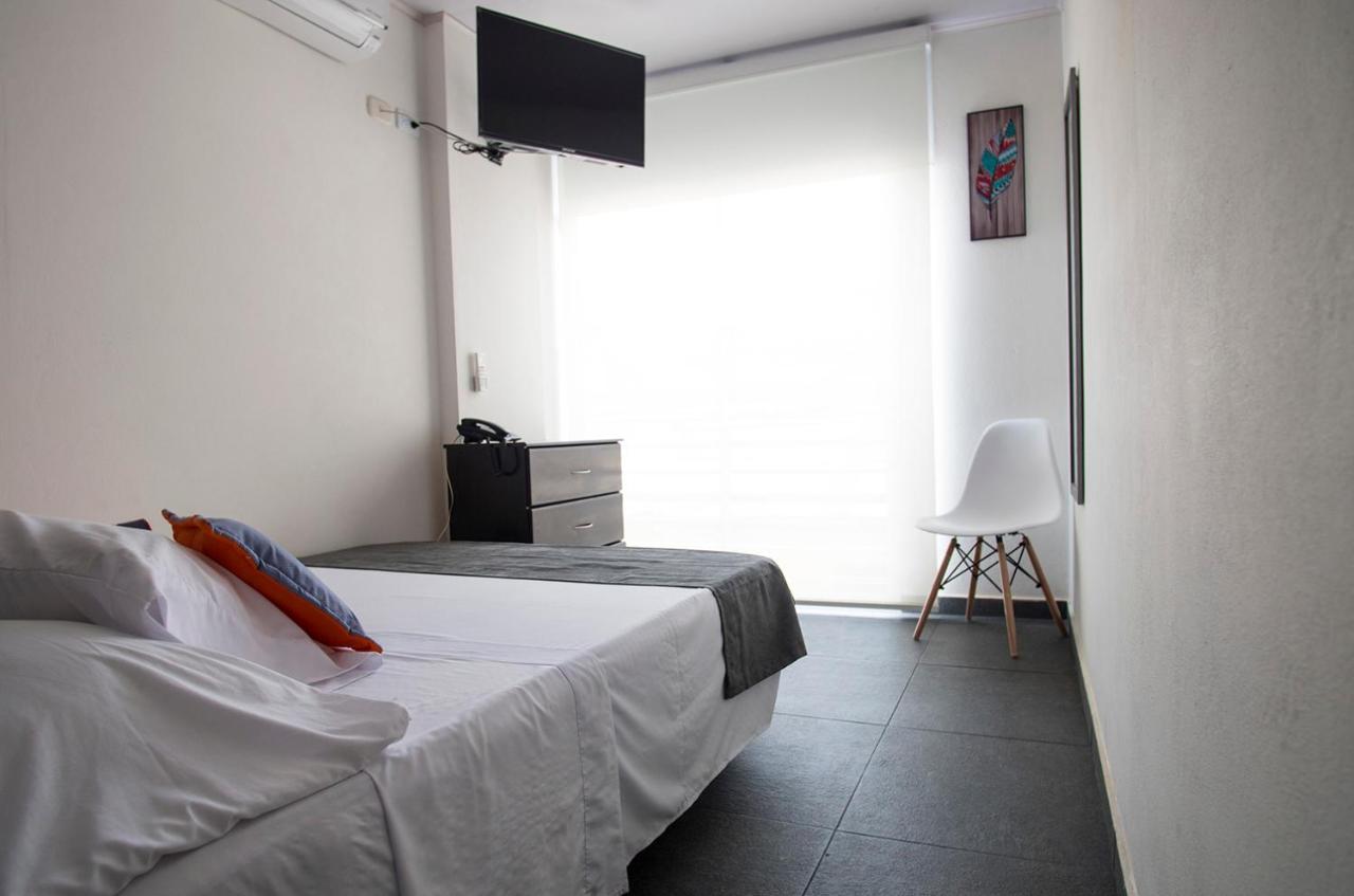 Hotel Grand H&R Villeta Extérieur photo